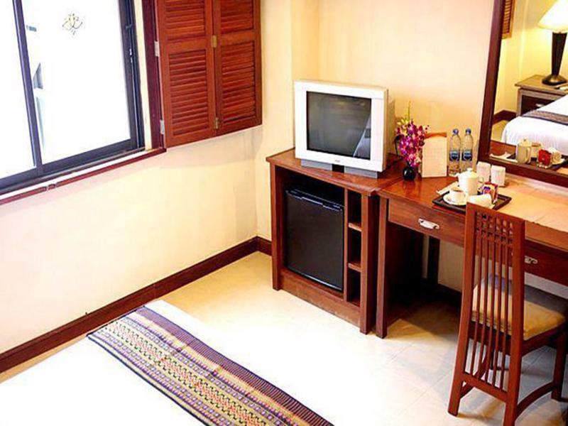 Le Tanjong House Hotel Patong Exterior photo